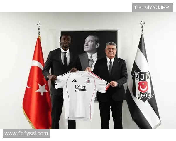 法国足球明星里贝的辉煌职业生涯与对足球的热爱之路